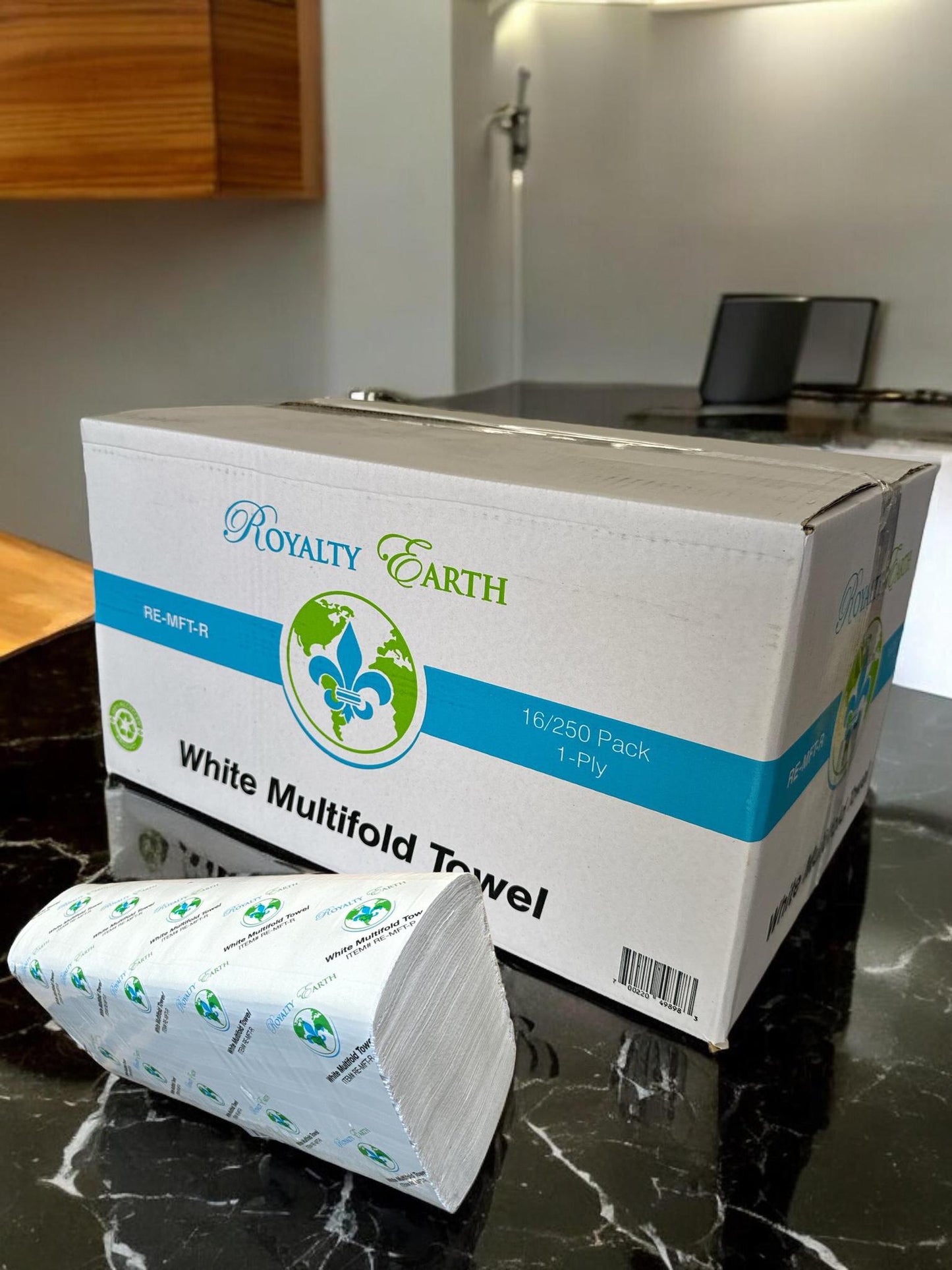 ROYALTY RECYCLED WHITE MULTIFOLD TOWEL 9.25X9.05 16/250 PACK